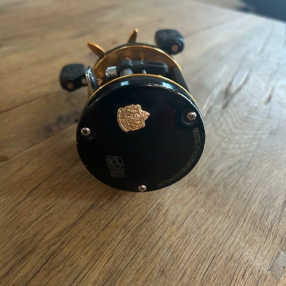Abu Garcia Ambassadeur Fishing Reel Gold Tone Detail - Picture 4 of 11